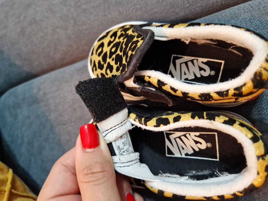 Sneakersi Vans marimea 19