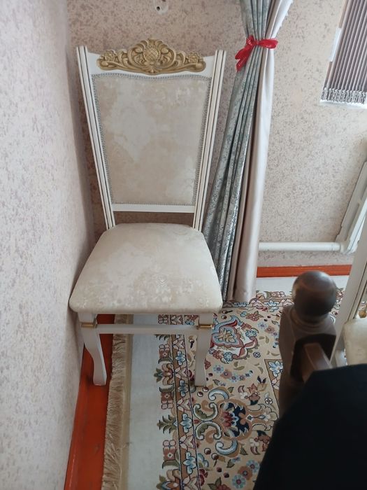 Продам стулья светлого цвета