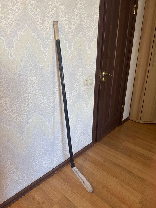 Продам клюшку хоккейную