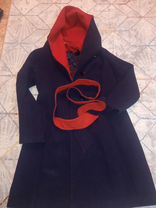 Пальто осеннее с капюшоном!