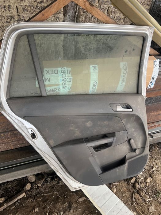 Автомобилни врати 2 бр.