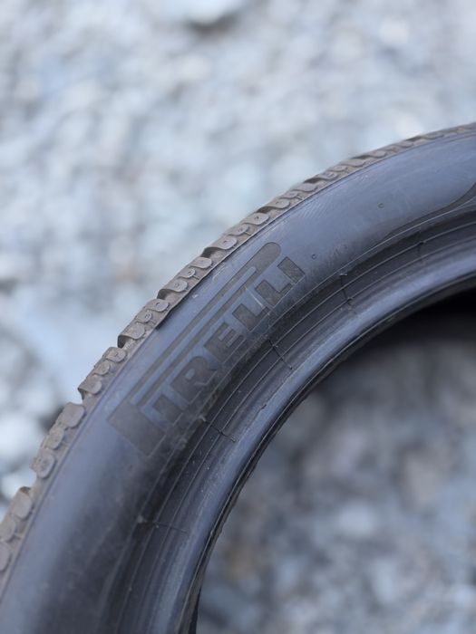 2x 255 40 19 Pirelli Pzero Winter