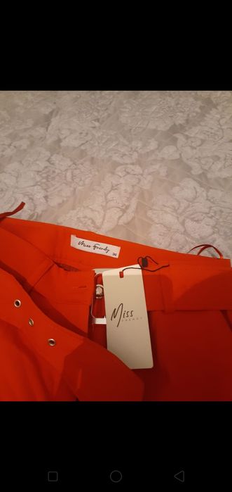 Женский костюм красный