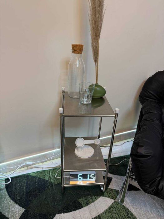 Tattoo / canapea / suport / lampă.