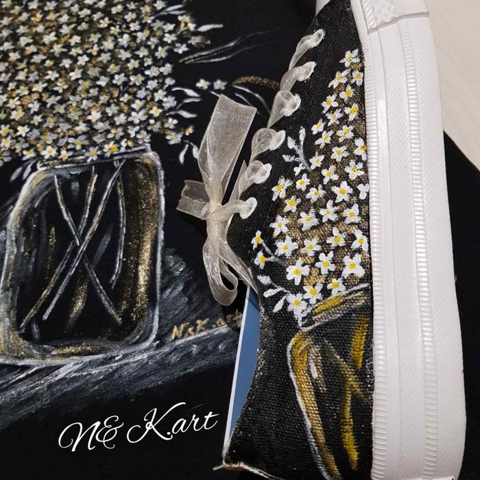 Ръчно рисувани тениски и кецове