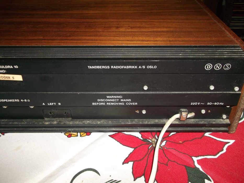 Продавам ресивър TANDBERG Huldra 10