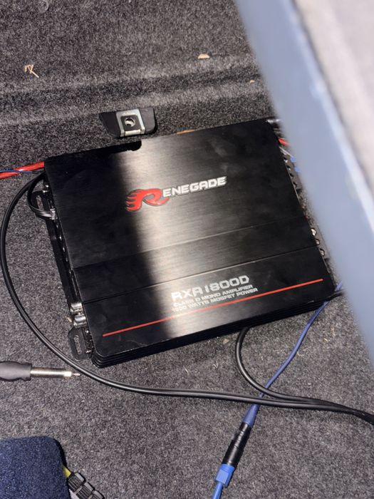 Vand amplificator auto 1800D