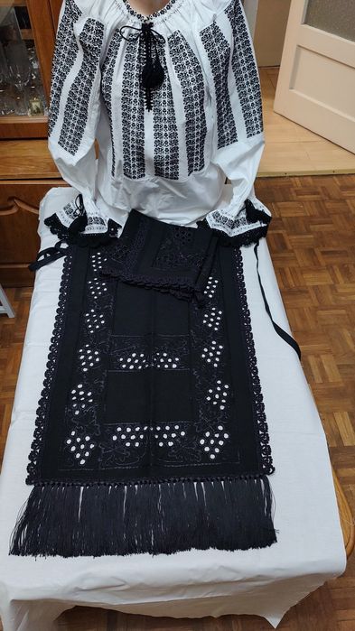 Catrințe brodate manual, zona Sibiu și Făgăraș