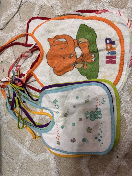 Слюнявчики для малышей б/у бесплатно