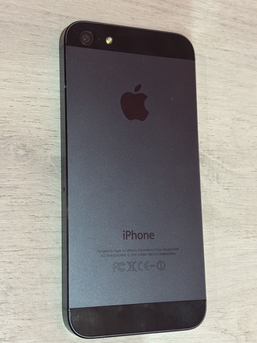 Iphone 5 black edition icloud locked/За части.