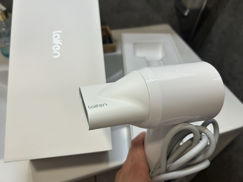 Сешоар с приставка за изправяне