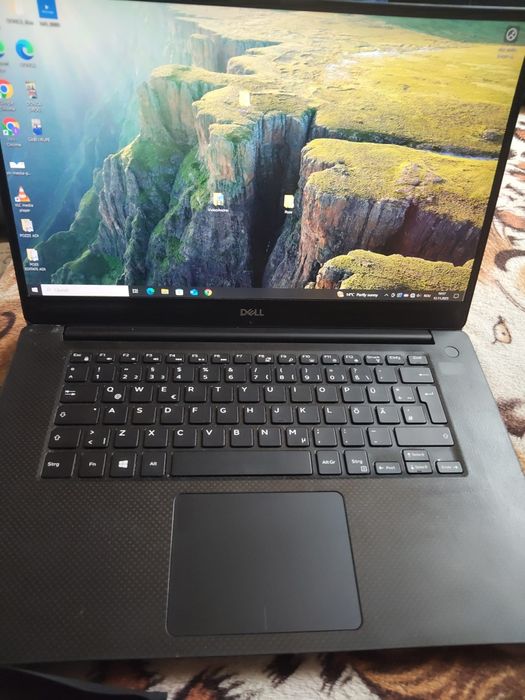 Leptop dell xps i7 -8750H 8 gb rami GeForce GTX 1050 UHD Graphics 630 (128) ssd 512 GB se vinde cu încărcător pret 1250 de lei