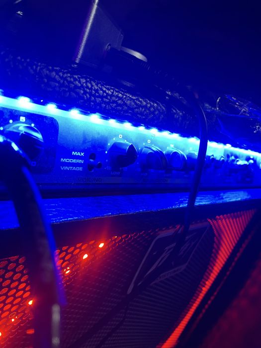 Продам басовый комбоусилитель