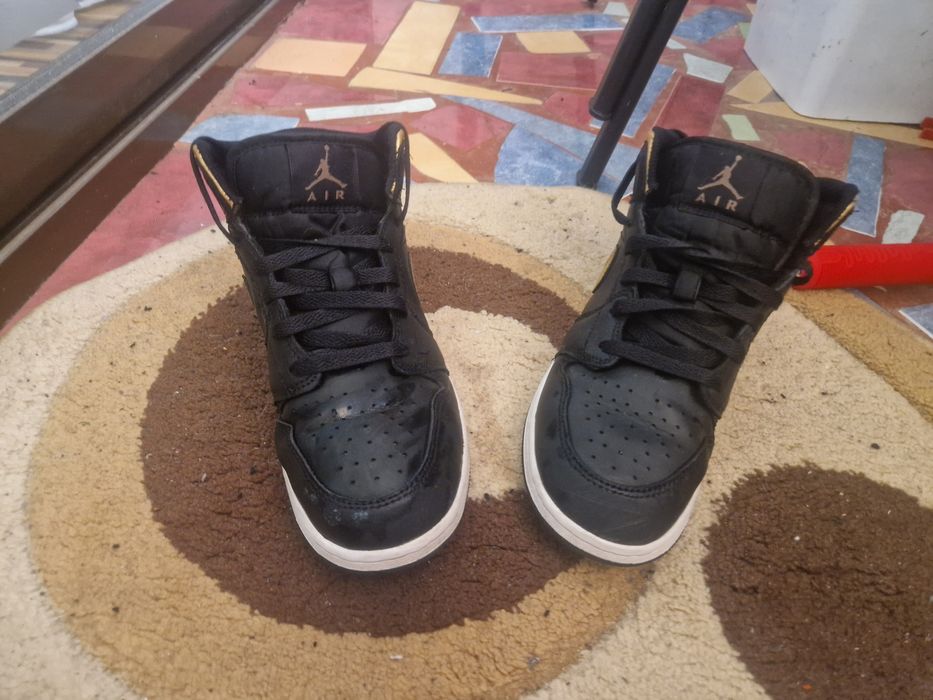 Jordan 1 mid GS black