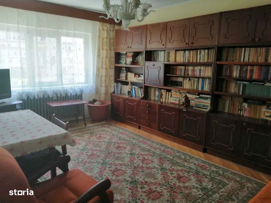 Apartament 3 camere, etaj 2, Piața Centrală – 2 băi și balcon
