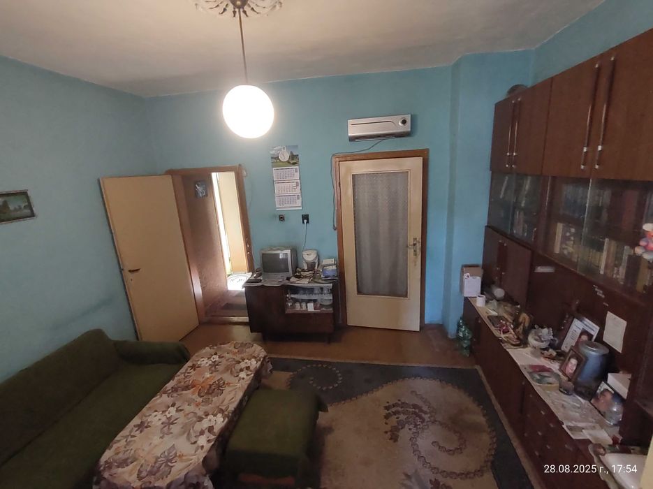 Продавам етаж от къща в Първомай