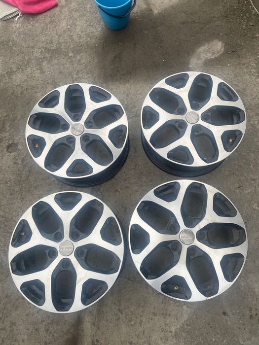 Продам р16 диски с резиной