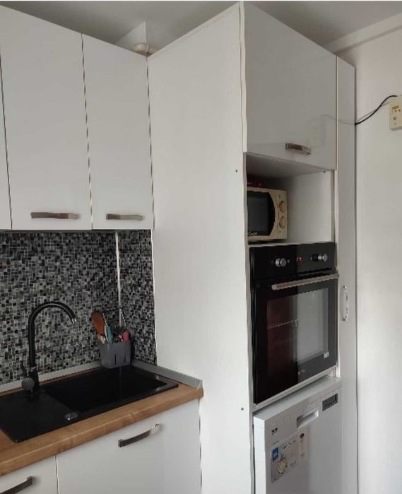 Apartament 3 camere semidecomandat