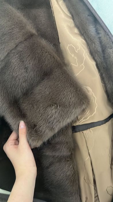 Продается красивая шуба цвета капучино.