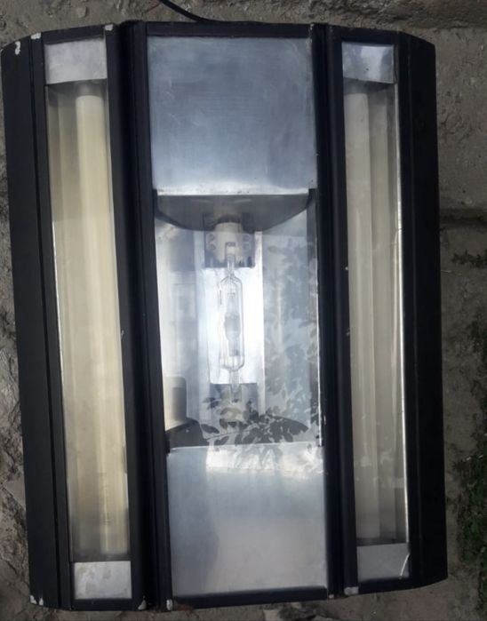 продам аквариумную лампу