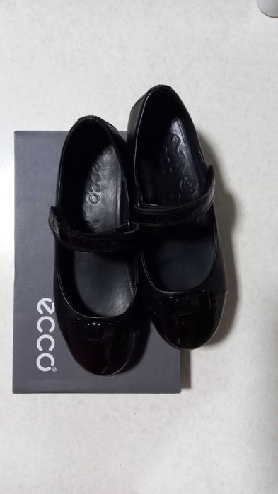 НОВЫЕ  КОЖАНЫЕ туфельки Ecco  для девочки в школу