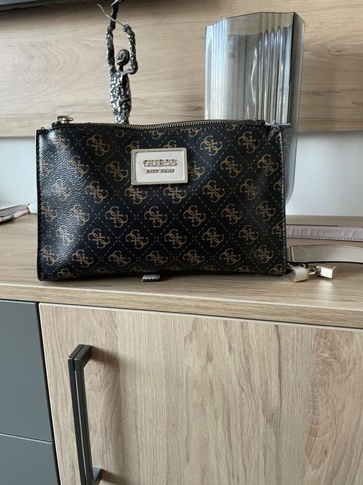 Дамска чанта  GUESS