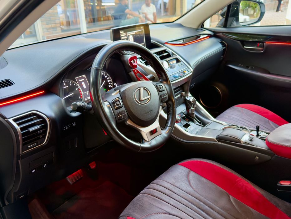 LEXUS NX200, 2018 года
