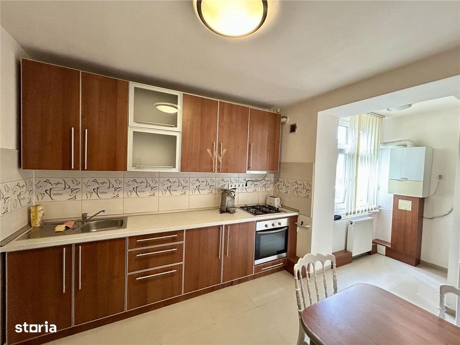 Apartament cu 3 camere decomandate, 2 bai, Zona centrala
