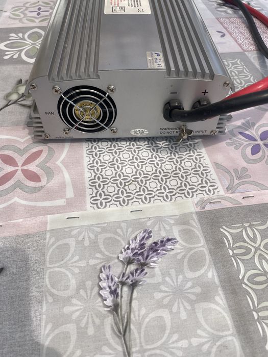 Invertor de la 12V la 110V