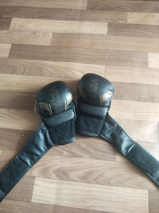 Продам перчатка для ММА,Venum