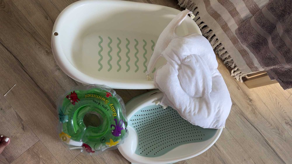 Set complet pentru băița bebelușului 0-12 luni – Cădiță + suport + accesorii – Ca nou