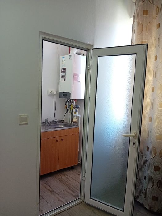 Ofer spre inchiriere garsoniera  zona Zahana