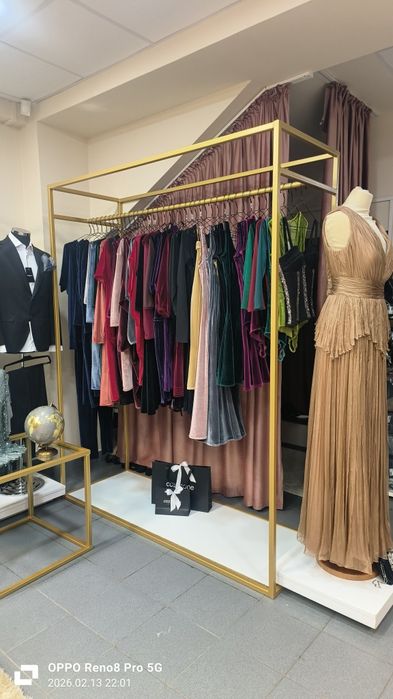 Stendere Premium din Fier Auriu – Suporturi Elegante pentru Rochii,