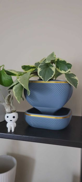 Самополиваща се Саксия за Цветя – Различни Цветове