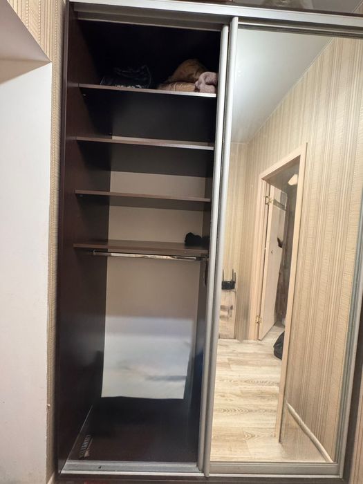 Продам шкаф с большими зеркалами