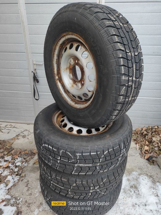 Roți complete  Kia Sorento 225x75x16 Cooper Discoverer