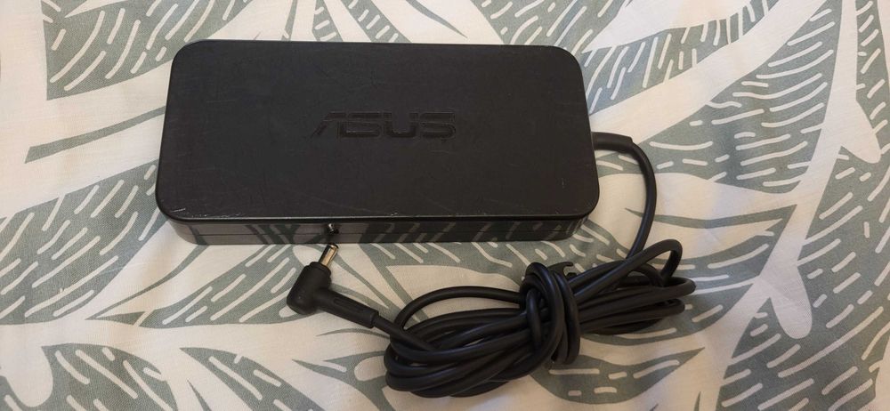 ASUS incarcator 19V-6.32A model cu pin central  PA-1121-28