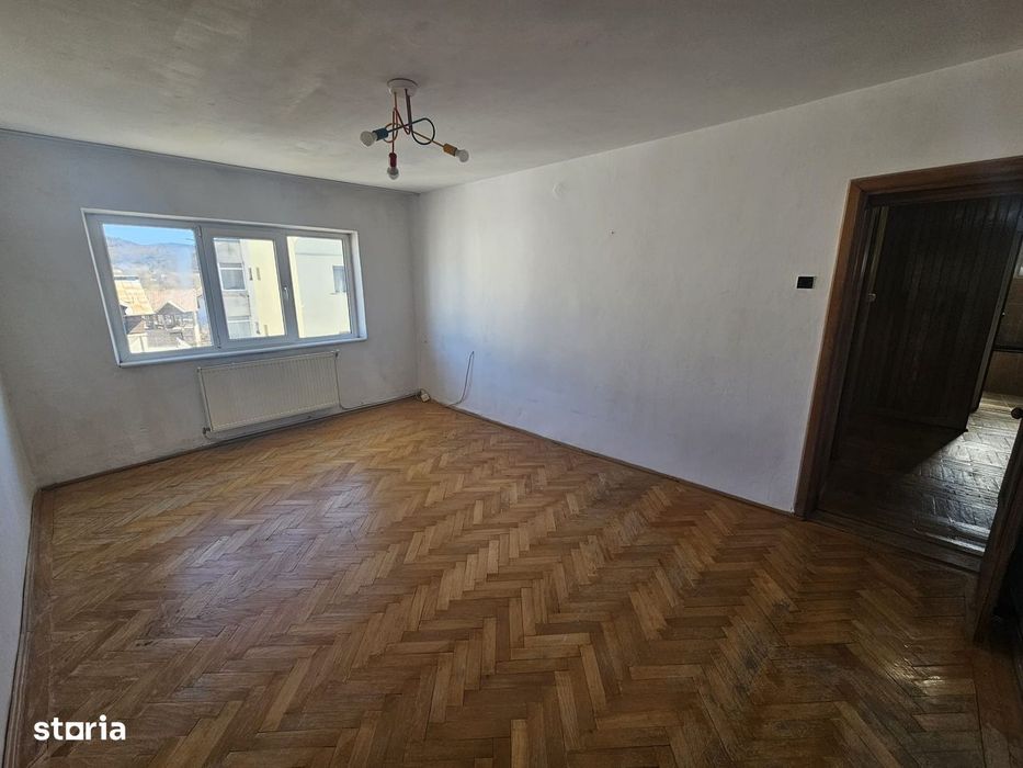 Apartament cu 2 camere de vânzare în Curtea de Argeș.