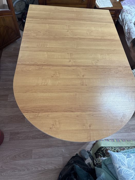 Продам овальный стол.