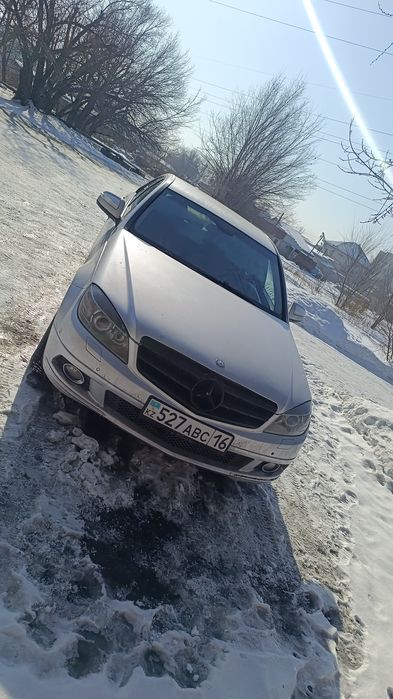 Автомобиль без вложений на активном ходу