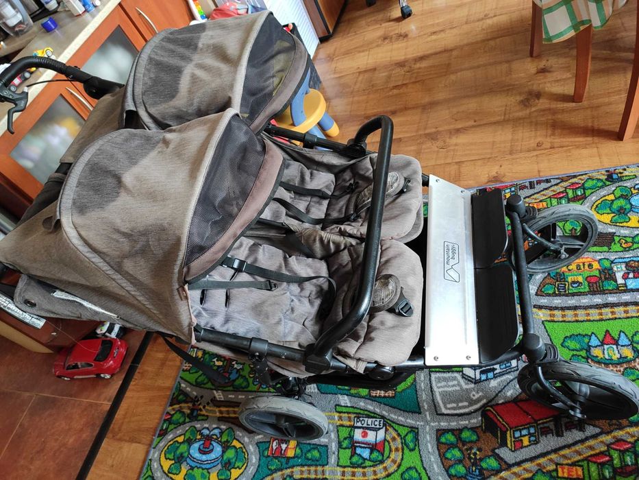 Количка за близнаци