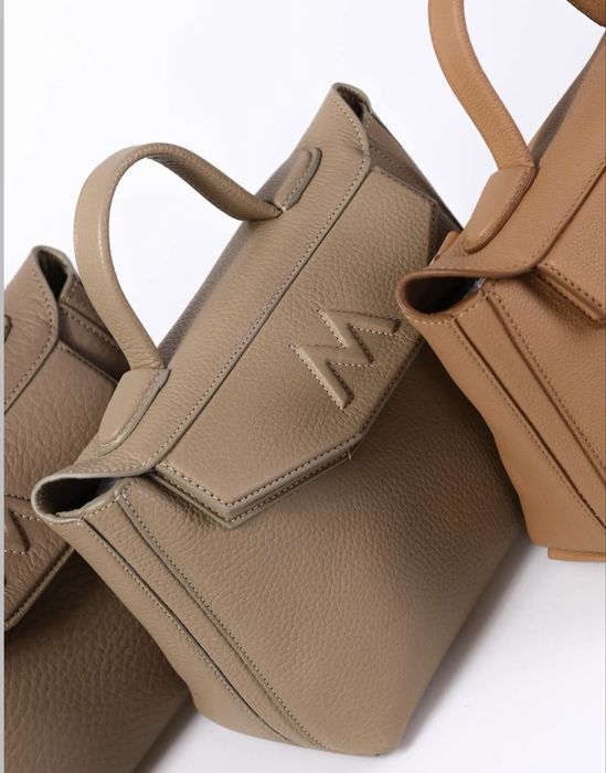 Caut Monday mini-Laura Maxim