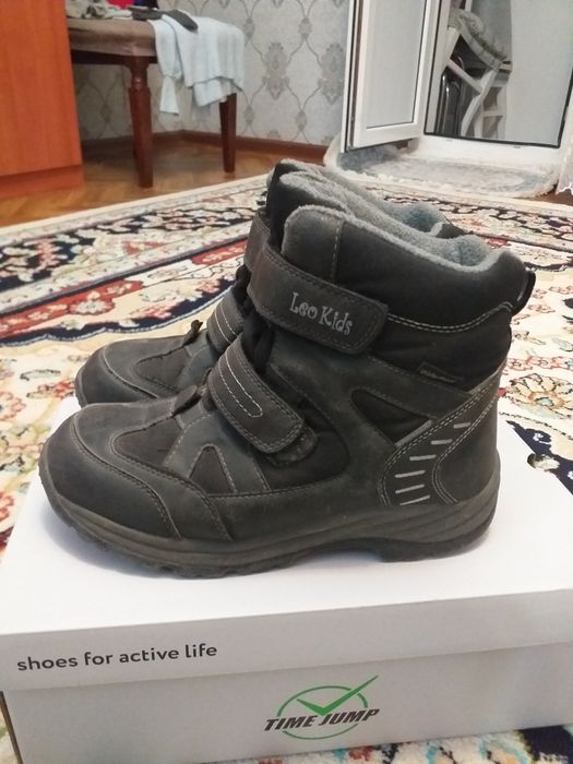 Продаётся зимняя обувь для мальчика.