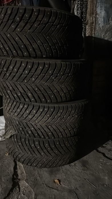 Продам срочно  резину хороший  торг