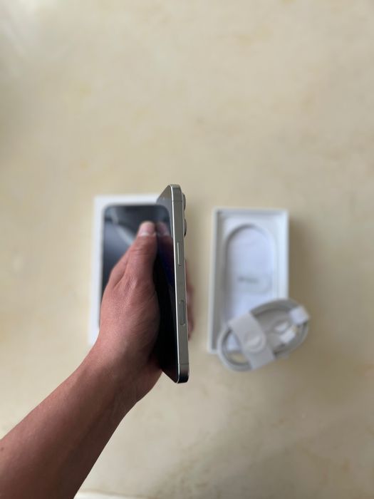 Iphone 16 pro  - 128gb - stare perfecta - cu toate Accesoriile