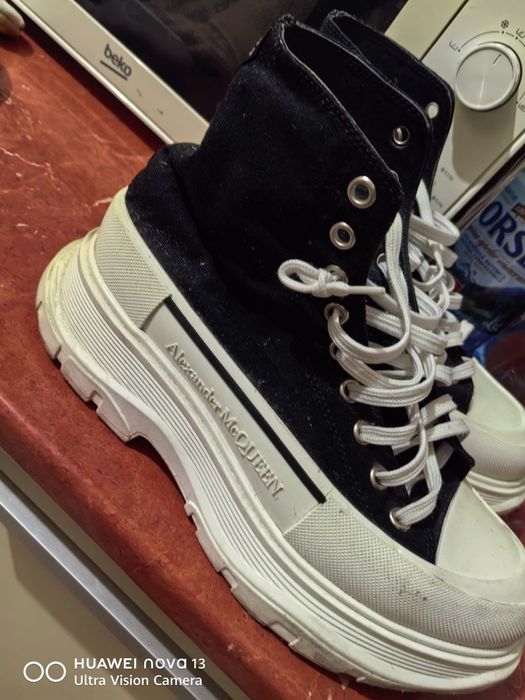 Tenesi  barbati frumoși  Alexander McQueen