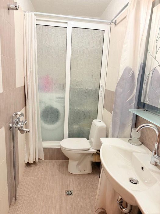 Дава се под наем Тристаен апартамент в София, Гоце Делчев - 155 кв.м за 1246.44 € - Снимка #12