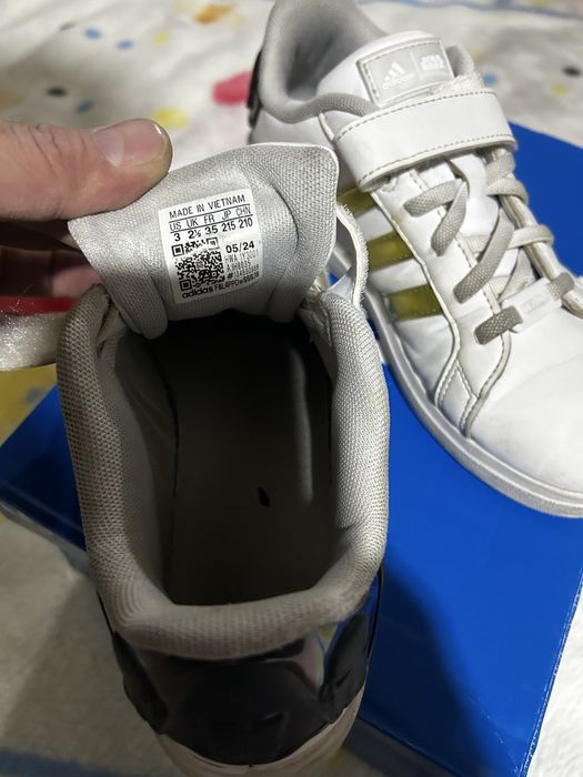 Кросовки дктские адидас