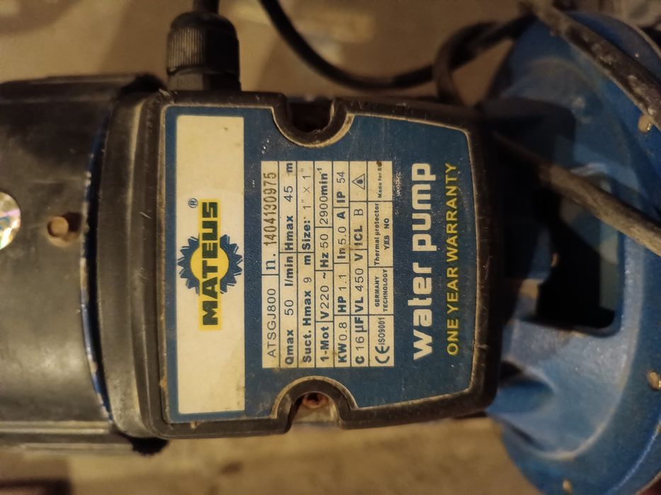 Насосы водяные и электродвигатели