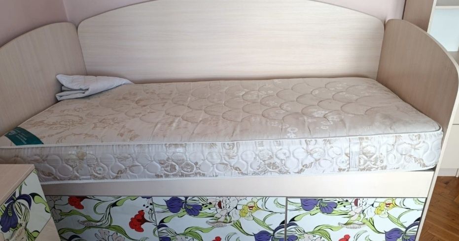 Продам кровать практически новая новый матрас